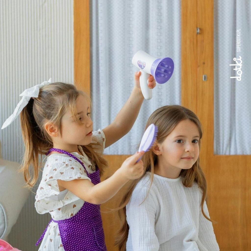 Jak czesać dziecięce włosy? Sprawdzone techniki bez bólu i łez